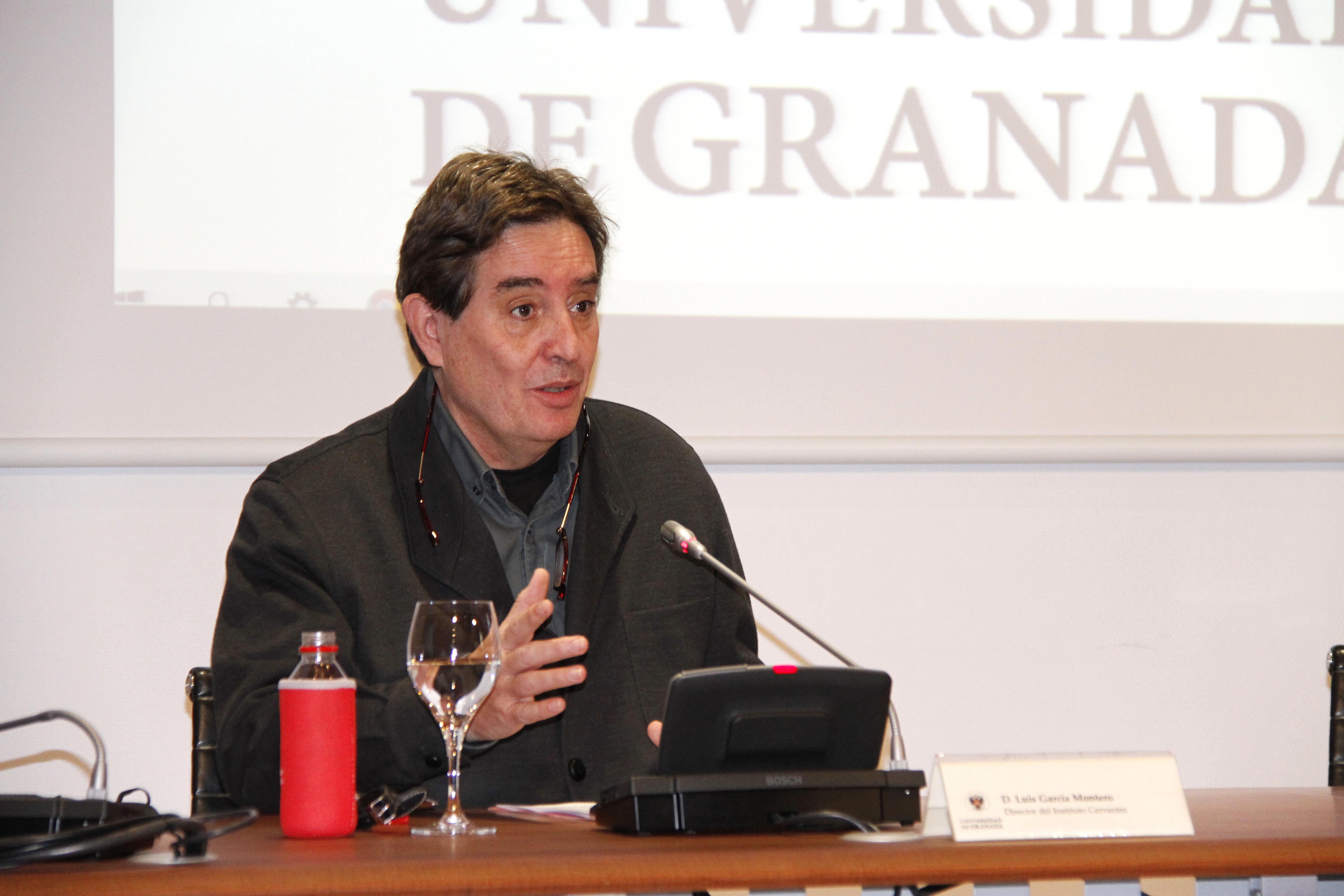Conferencia de Luis García Montero durante el acto de inauguración del Máster