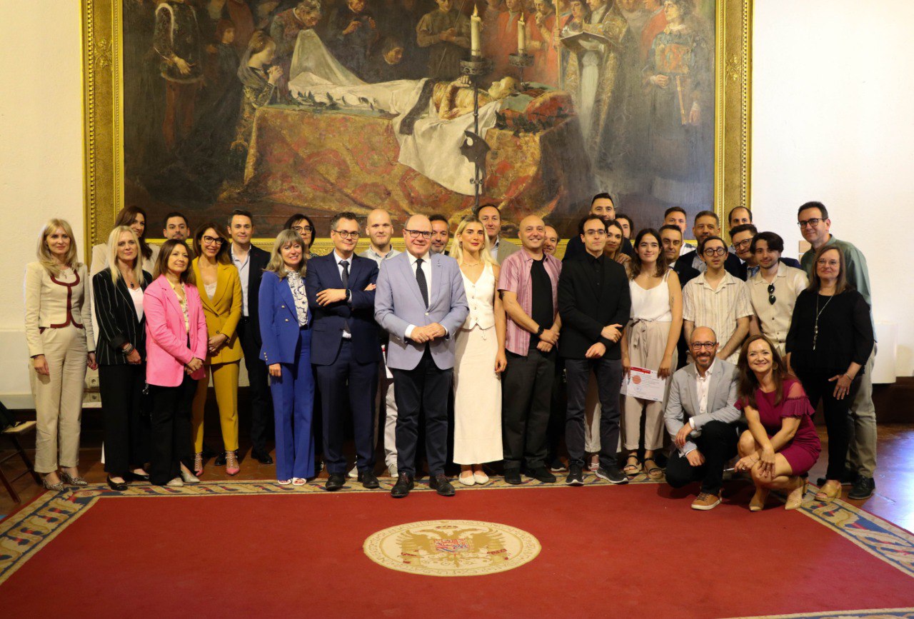 Foto de grupo entrega de premios del XI Concurso de Emprendimiento Universitario