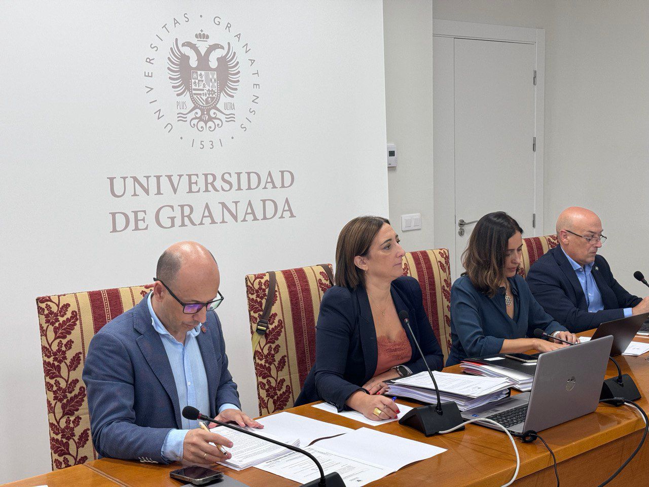 sesión extraordinaria del Consejo de Gobierno de la Universidad de Granada