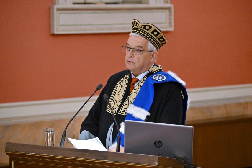 Moschos Morfakidis, investido Doctor Honoris Causa por la Universidad Nacional y Kapodistrias de Atenas