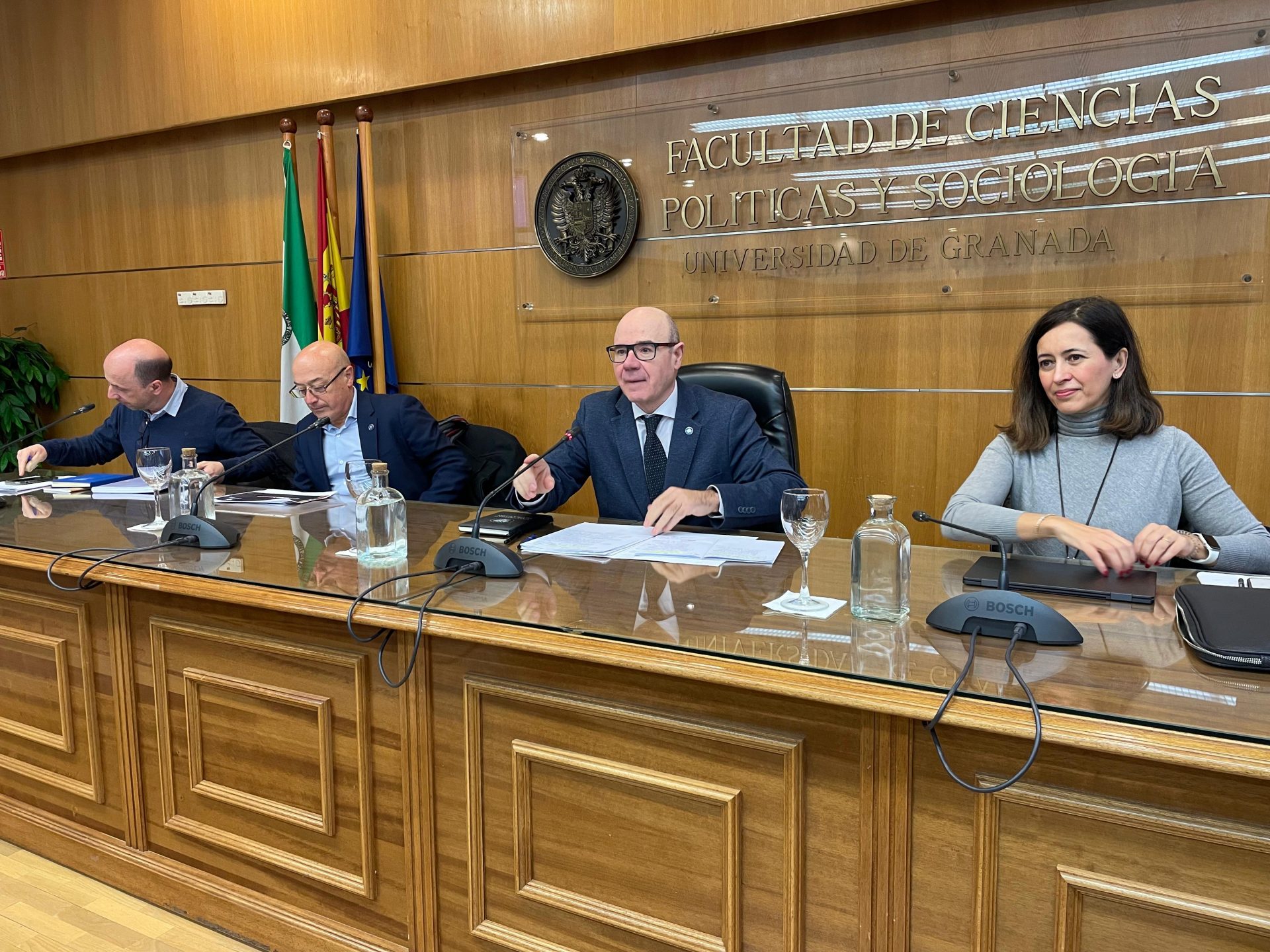 El rector de la UGR se reúne con los directores/as de departamento