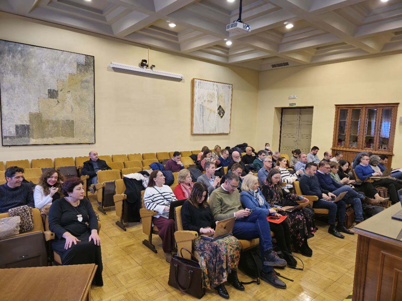 Reunión de trabajo del rector y el equipo de gobierno con los decanos/as y directores/as de centros